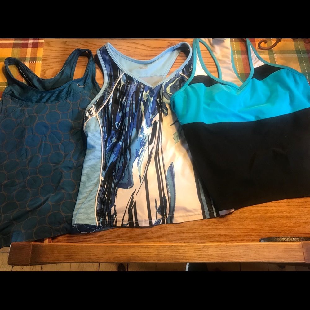 Nike running tops size large